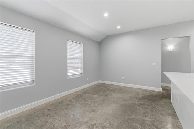 Building Photo - 1004 S Armstrong Ave