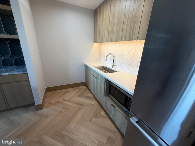 Building Photo - 811 N Columbus St