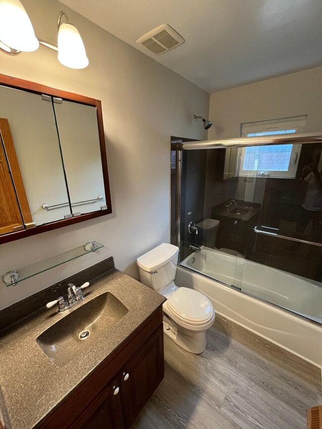 Building Photo - **RIVERFRONT 4-BEDROOM/2-BATH WITH 4-CAR GARAGE, FULL BASEMENT!!**
