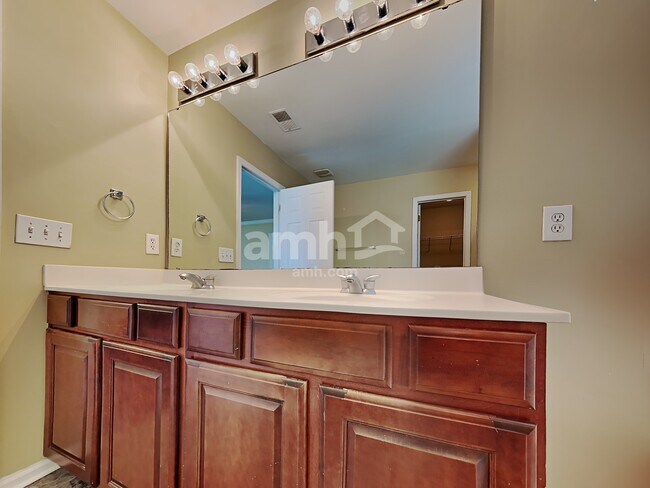 Building Photo - 503 Sparkleberry Ln