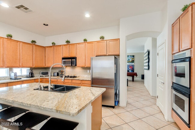 Building Photo - 2037 W Periwinkle Way