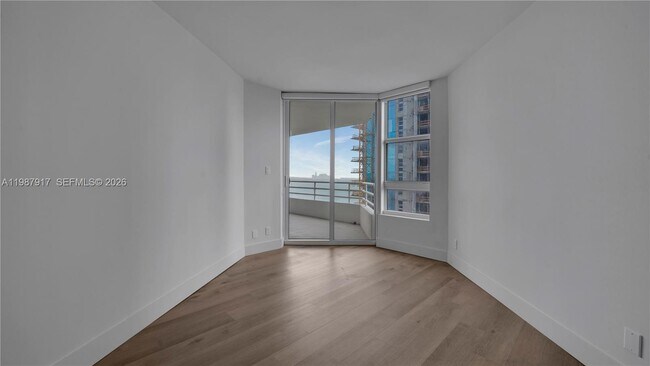 Building Photo - 555 NE 34th St