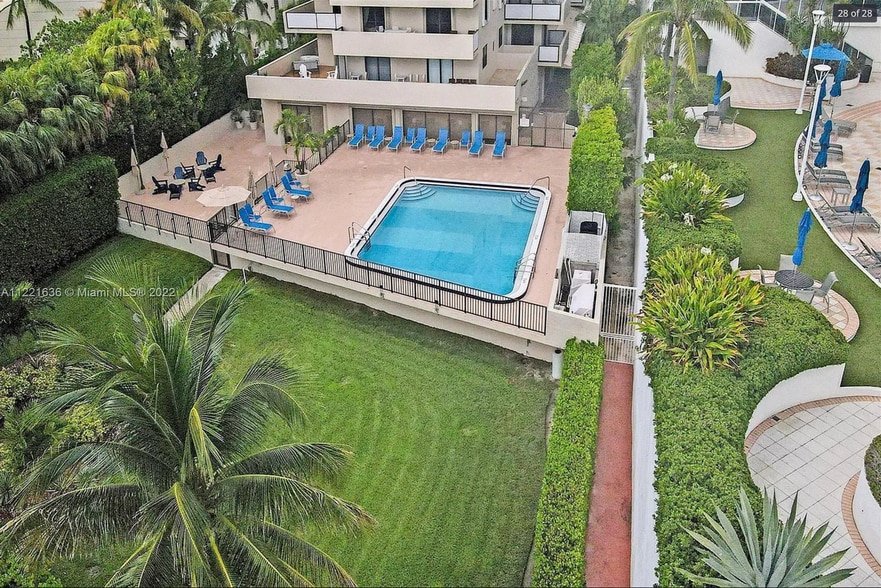 Pool - 1621 Collins Ave
