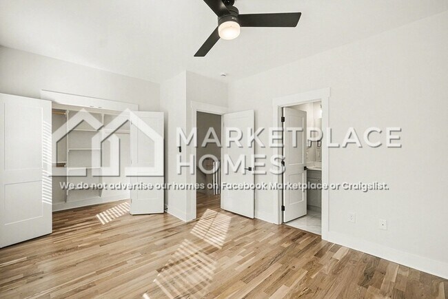 Building Photo - 1034 E Trinity Ln