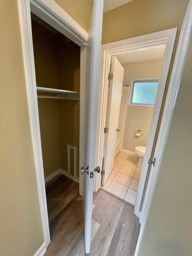 Building Photo - 450 Bryn Mawr Blvd