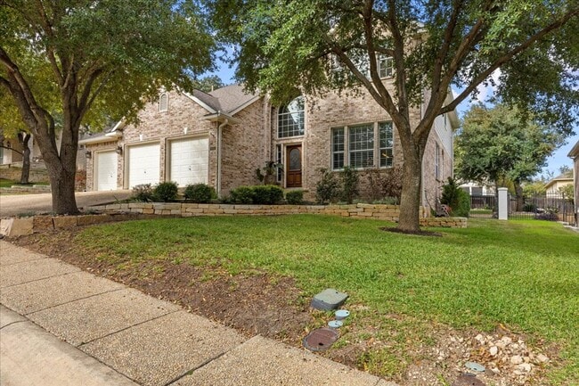 Building Photo - 4 Bedroom 3.5 Bath Heights At Stone Oak Subdivision