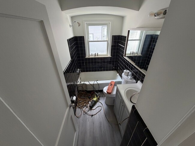 Building Photo - 3bd Bungalow w/basement