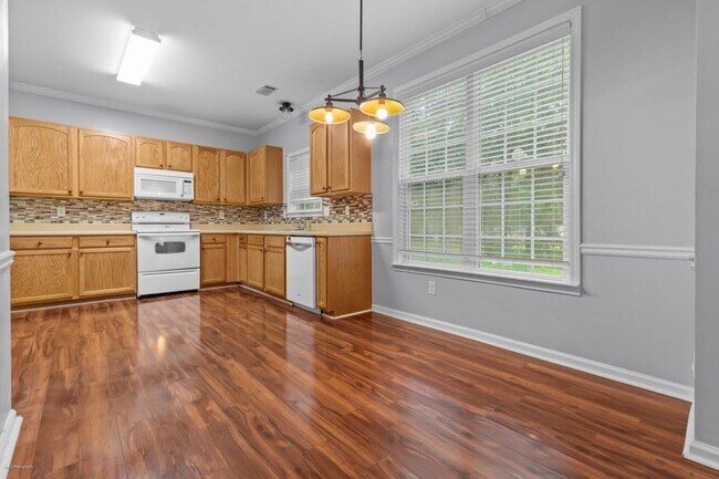 Building Photo - 2422 Temple View Dr