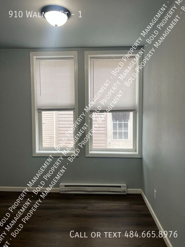 Building Photo - 910 Walnut St