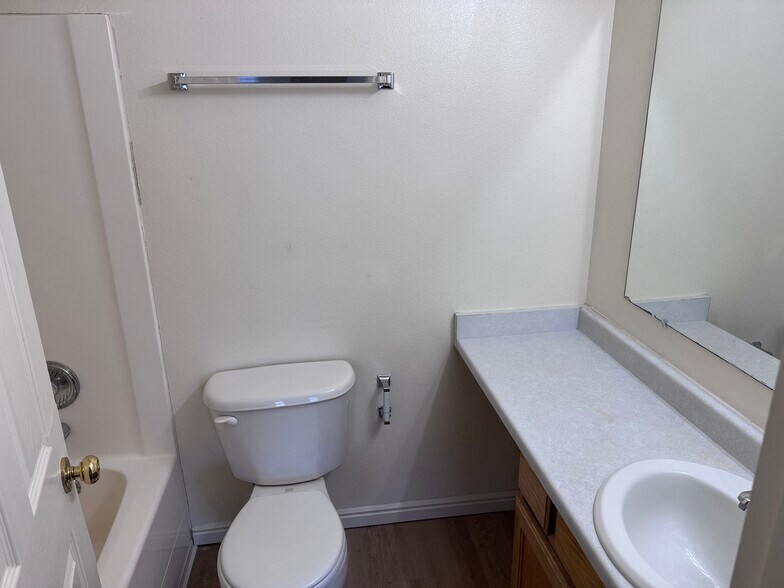 Building Photo - 2475 W 450 N