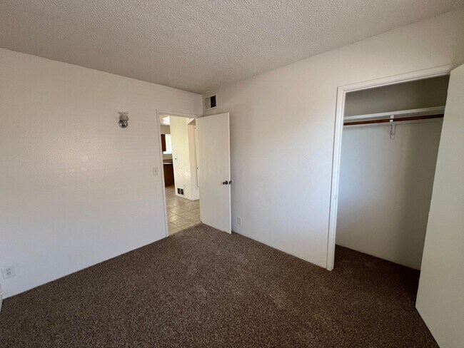 Building Photo - 303 E Lester St
