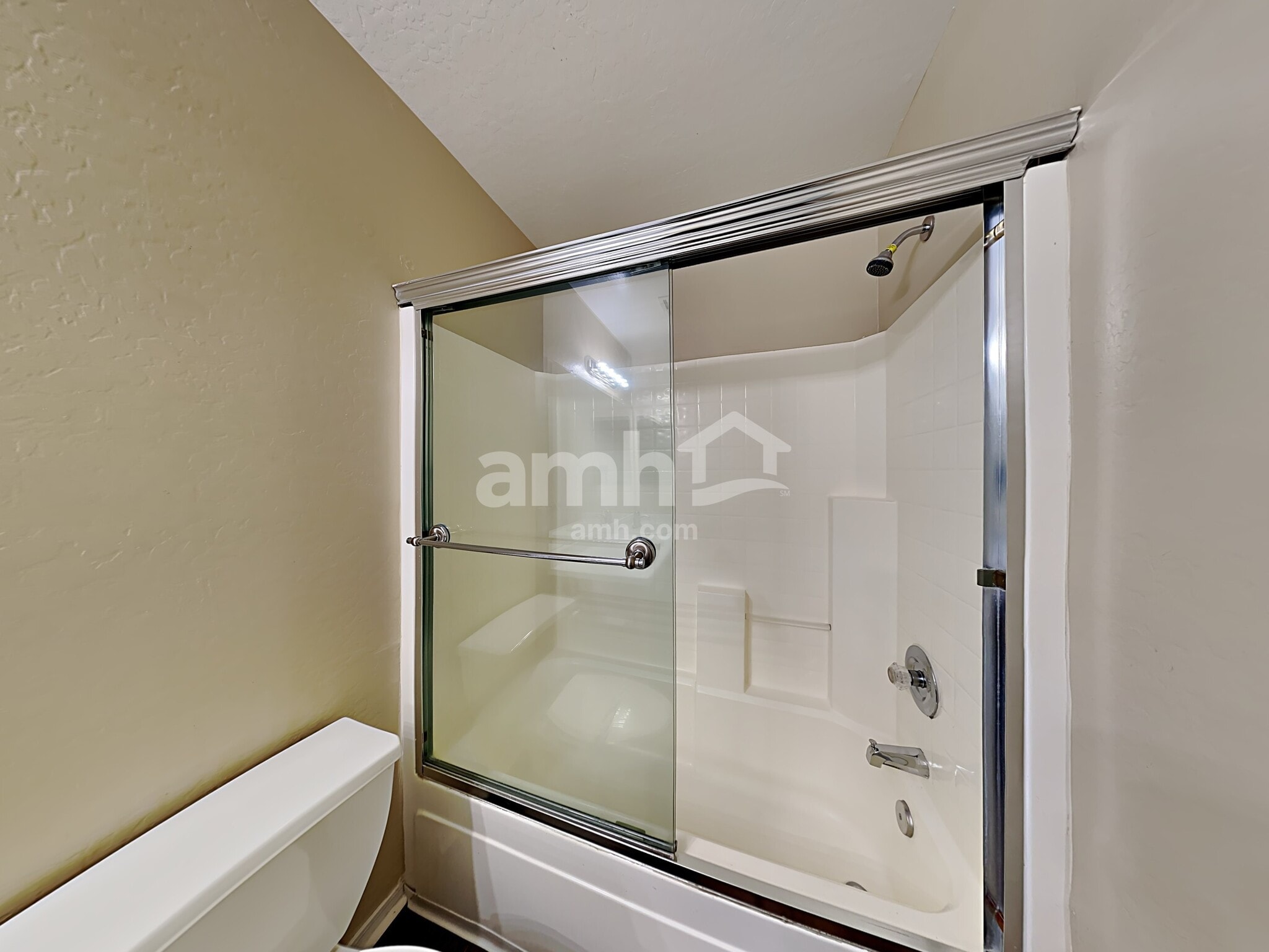 Building Photo - 8621 N 68th Ln