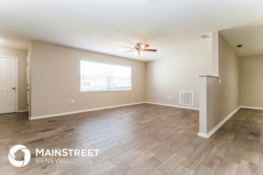 Building Photo - 7525 Foxbloom Dr