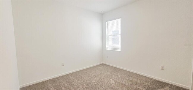 Building Photo - 500 Silver Palm Dr