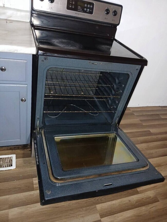 Building Photo - Spacious & Affordable Home In Lima!