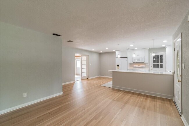 Building Photo - 4511 S Cameron Ave