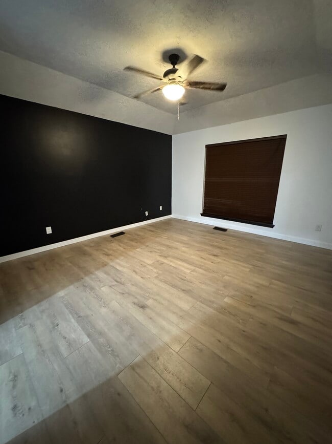 Building Photo - 12901 NE 36th St