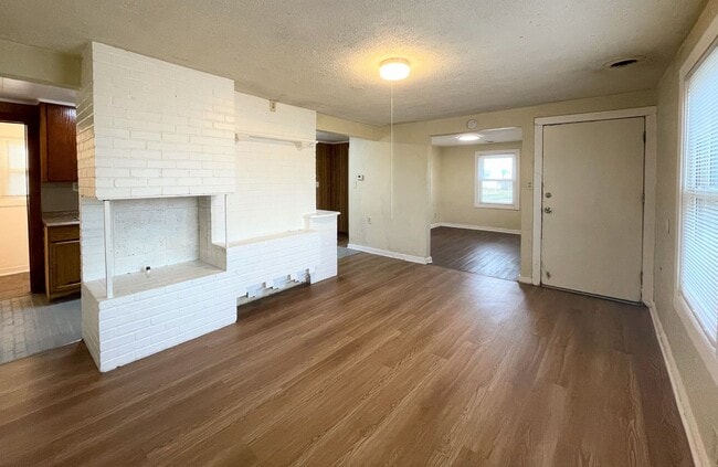 Building Photo - 3 Bedroom 1 Bathroom house