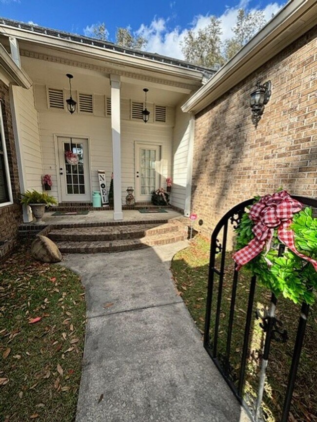 Building Photo - Beautiful home in Lake Park