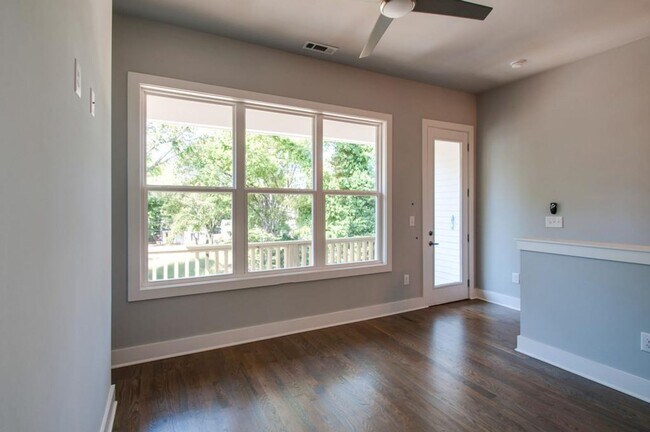 Building Photo - Stunner in the Arts District