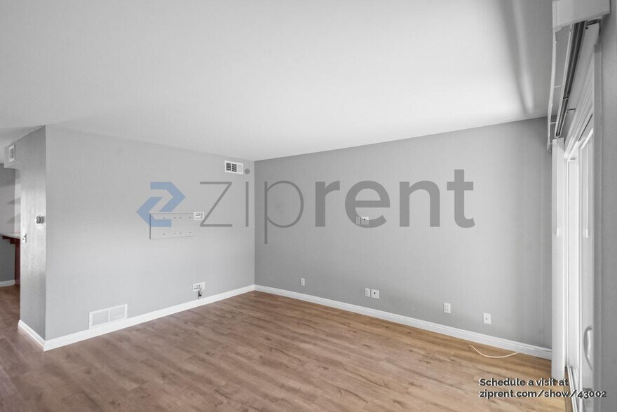 Building Photo - 1879 Pomar Way