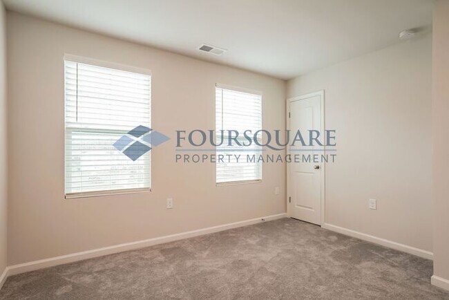Building Photo - Three Story Town Home | Entry Level Bedroo...