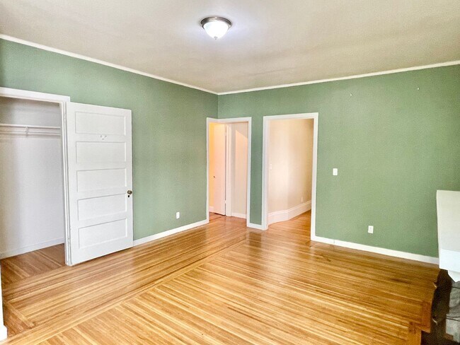 Building Photo - Charming Lower Nob Hill 1BR/1BA! Laundry! ...