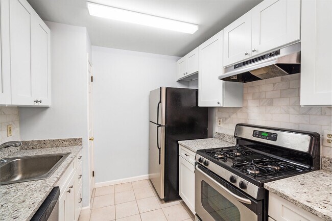 Building Photo - 153 Riveredge Dr