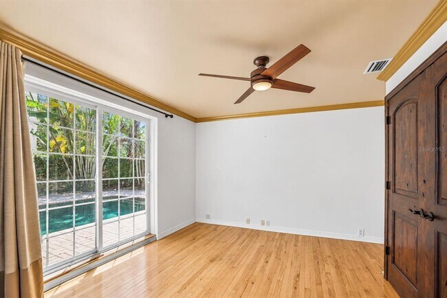 Building Photo - 206 17th Ave NE