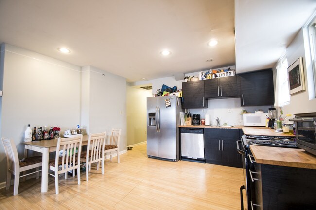 Building Photo - 2516 Josephine St,
