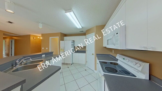 Building Photo - 222 Westview Dr