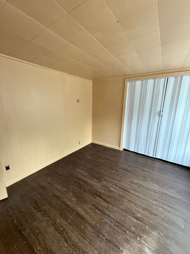 Building Photo - 2 bedroom possibly 3 with oversized Garage/Work Shop in Newville