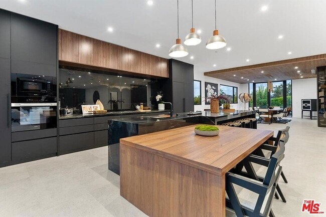 Building Photo - 9031 Alto Cedro Dr