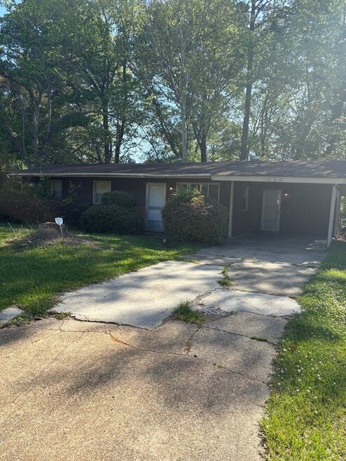 Building Photo - 1546 David Dr