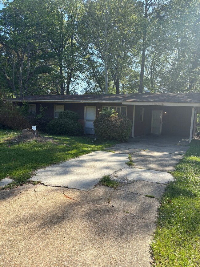 Building Photo - 1546 David Dr