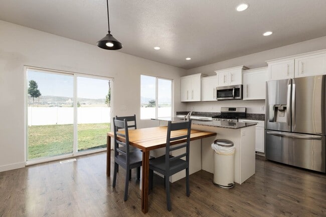 Building Photo - **Charming Rental Home in Highly Desirable...