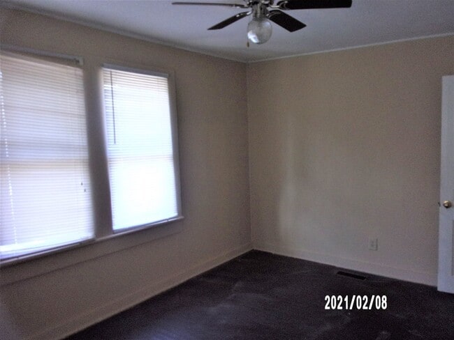 Building Photo - 2 Bedroom Apartment