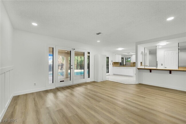 Building Photo - 2812 Waterview Dr