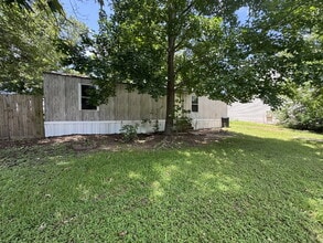 Building Photo - Easy, low-maintenance living in this well-...