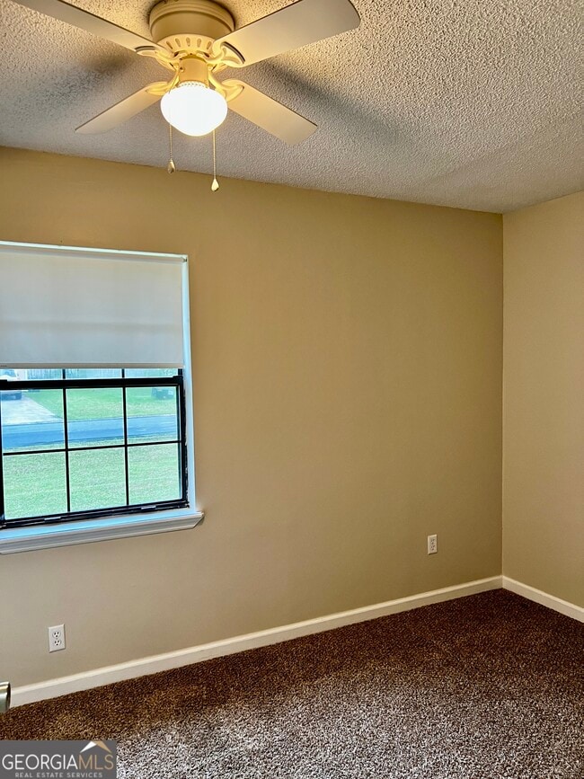 Building Photo - 130 Tapique Cir