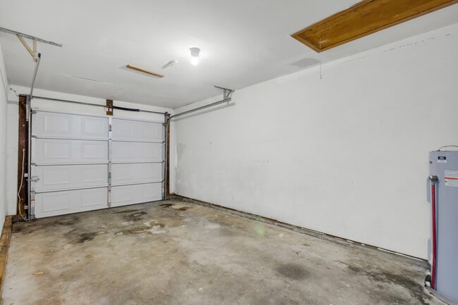 Building Photo - 1611 RaceTrack Rd