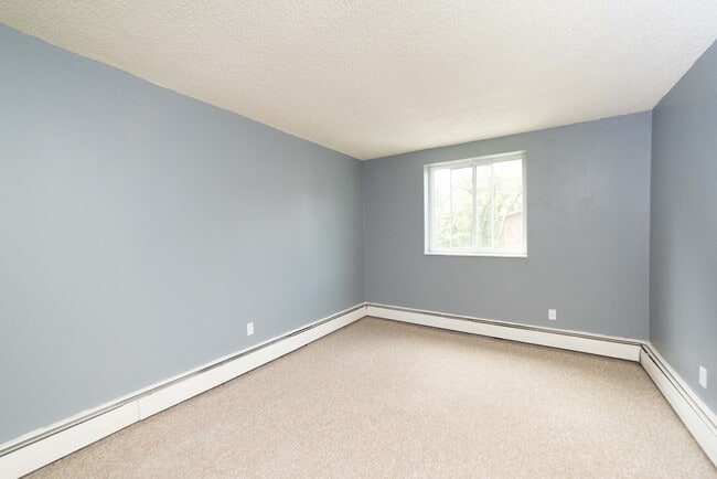 Interior Photo - Colonial Commons