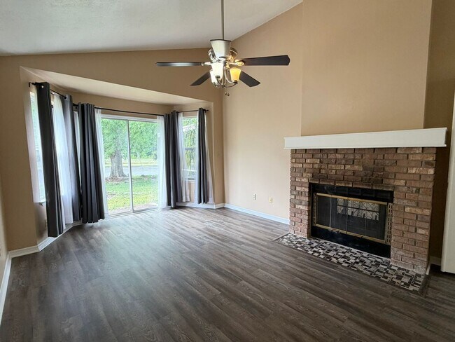 Building Photo - 625 Remington Oak Dr
