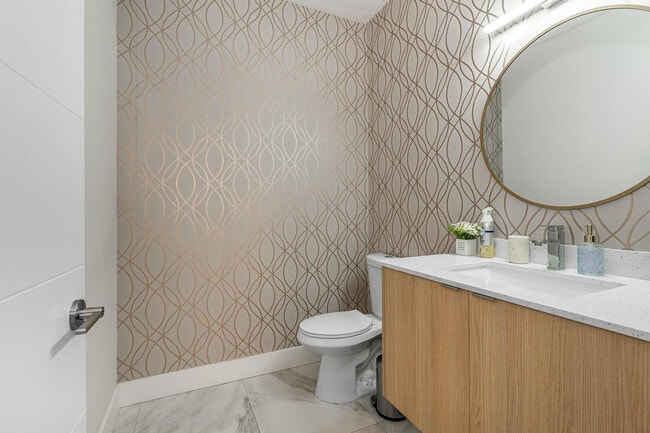 Building Photo - 826 SW 14th Ct