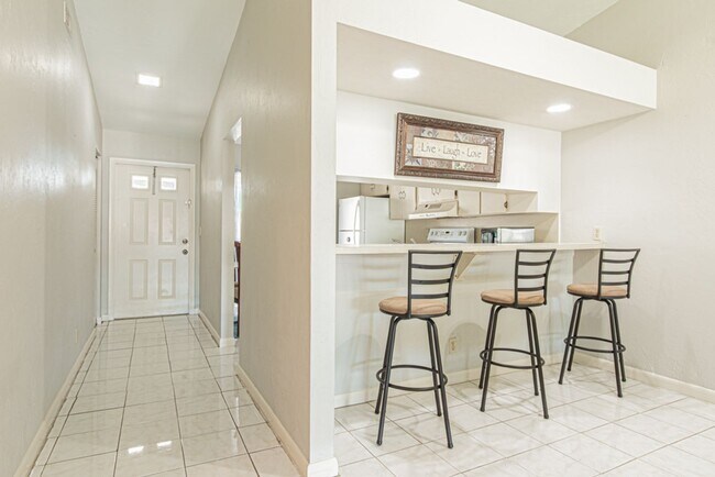 Building Photo - Fully Furnished Naples Condo with Resort-Style Living