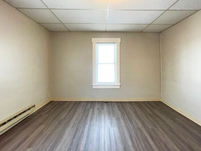 Building Photo - Preleasing for August 2026! 1 Bedroom, 1 B...