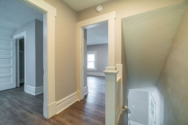 Building Photo - 810 Miller Ave