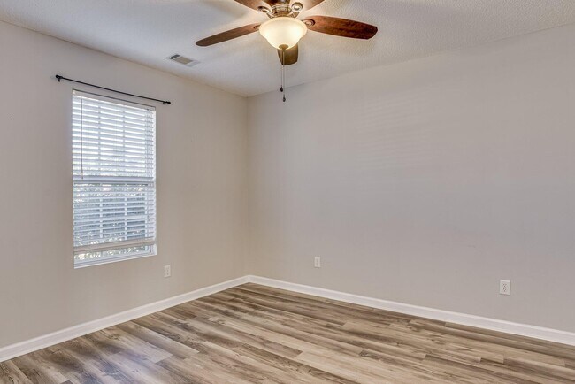 Building Photo - 4318 Sanderling Dr