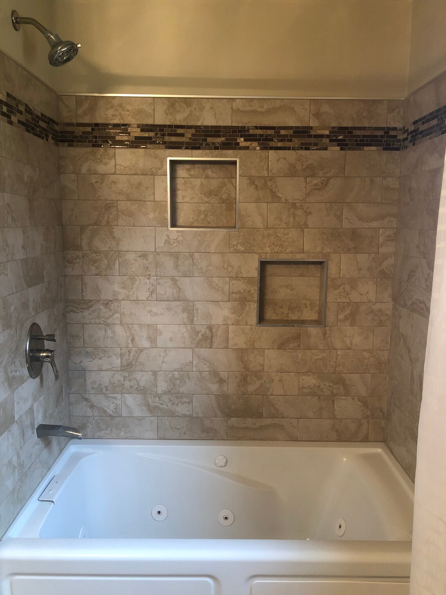Mainfloor jetstream tub and shower! - 23260 Bridgestone Rd NW