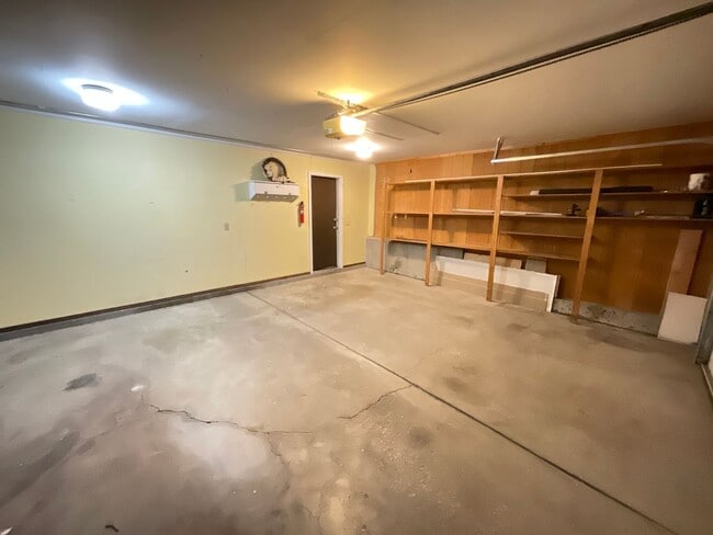 Building Photo - 3 Bedroom Home Available Near Research Pkw...